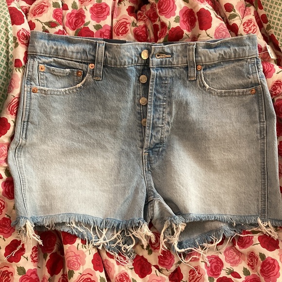 Gap Cheeky High Rise Distressed Shorts - Picture 3 of 5